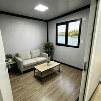 Maisonnette préfabriquée moderne de luxe en conteneur d'acier extensible, étanche, résistante au feu, avec terrasse, porte vitrée, chambre et appartement, facile à assembler