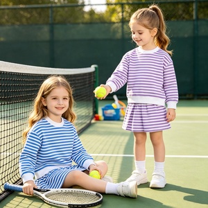 Completo 3 Pezzi per Bambine: Felpa Corta a Righe a Maniche Lunghe, Gonna Plissettata e Top Tinta Unita - Set Casual Quotidiano per Yoga - Product Image 2