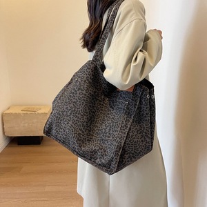 Bolso Tote de Lona con Estampado de Leopardo Retro Europeo Americano para Mujer, Nuevo, Gran Capacidad, Casual, Combinable con Todo, Poliéster Tanjing - Product Image 3