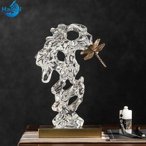 Escultura Moderna de Libélula en Resina Transparente, Figura Decorativa Pintada a Mano para el Hogar - Product Image 3