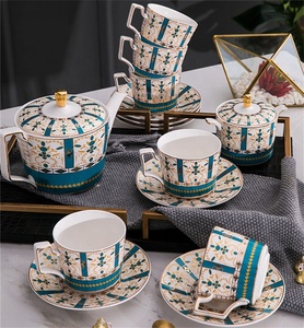 Vente en gros de 15 pièces de la collection Royal Western Home Decor, ensemble de café et de thé en céramique avec poignée dorée - Product Image 1