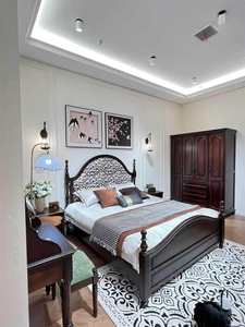 <span class=keywords><strong>Cama</strong></span> de Plataforma Estilo Americano Retro - Madera Maciza de Nogal Oscuro con Cabecera Curva Tapizada en Floral Beige y Azul - Product Image 1