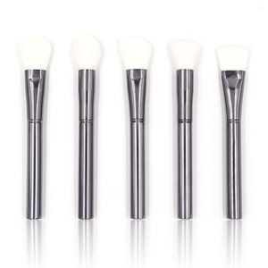 Nouvel arrivage Lot de 5 pinceaux de maquillage avec manche argenté Pinceau de maquillage en cheveux synthétiques naturels logo privé - Product Image 1