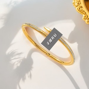 Bracciale di Tendenza in Acciaio al Titanio Light Luxury con Zirconi Micro-Incastonati <span class=keywords><strong>per</strong></span> Donna, Popolare e di Tendenza, Braccialetto di <span class=keywords><strong>Coppia</strong></span> alla Moda - Product Image 5
