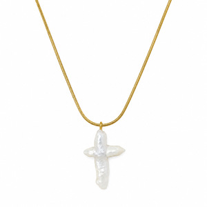 Colar Atacado Feminino com Pingente de Cruz de Pérola Barroca Estilo Francês e Corrente de Osso de Cobra em Aço Inoxidável – Acessório de Moda Tendência - Product Image 5