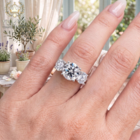 Bague de Fiançailles en Argent Sterling S925 avec Moissanite Ronde et Trois Pierres, Bande Pavée, Bijou Fin pour Femme, Mariage, Promesse, Mariée