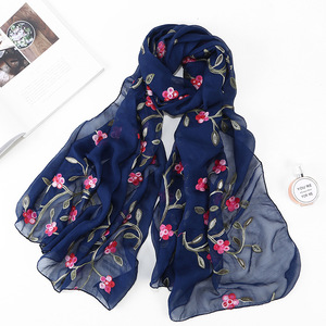 Collection d'automne Nouveau foulard <span class=keywords><strong>en</strong></span> <span class=keywords><strong>soie</strong></span> brodé avec petites fleurs Long Hijab <span class=keywords><strong>sauvage</strong></span> pour châle femme musulmane - Product Image 6