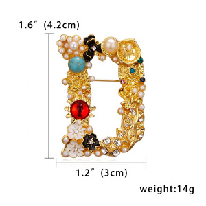 Женская брошь в виде букв - Product Image 2