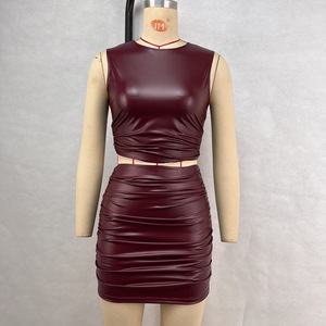 Custom Zomer Pu Tweedelige Rok Set Mouwloze Crop Top Mini Rokken Party Club Bijpassende Sets Rok Sets Dames 2 Delige Outfits - Product Image 2