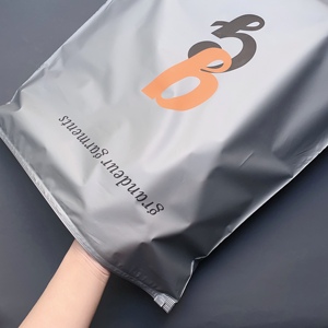 Bolsas de plástico con cierre hermético, color gris mate personalizado, con impresión de logotipo en dos colores, resellables, para empaque de ropa. - Product Image 2