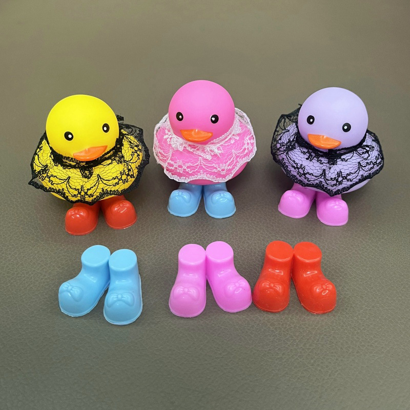 Un paio di scarpe di colori misti + adesivi