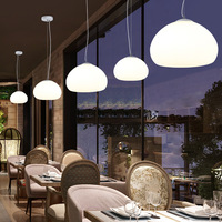 Grenier Italien Haut Plafond Salon Duplex Escalier Chevet Restaurant bar Comptoir En Forme D'oeuf Lustre En Verre Créatif