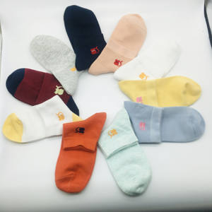 Chaussettes en coton côtelé pour femmes, couleurs neutres confortables avec logo corps et manchette pour un usage quotidien-livraison gratuite - Product Image 2