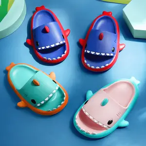 Mode Unisex personal isierte weiche klobige Sohle Eva Slide Hausschuhe Mädchen Junge Cartoon 3d Tier Hai Kinder Slipper
