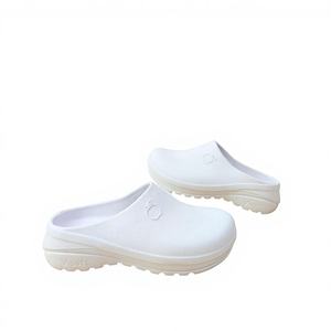 3999 Red Apple Pantuflas Deportivas Unisex con Cordones, Cerradas, de Caña Alta, con Suela de EVA, Estilo Tailandés, Antideslizantes e Impermeables - Product Image 1