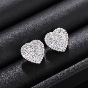 Orecchini a perno a forma di cuore per donna, accessori per l'orecchio semplici da indossare tutti i giorni - Product Image 2