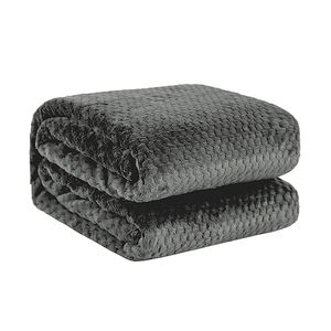 Günstiger Preis Hohe Qualität Einlagige Karierte Farbige Dicke Muster Individuell Bedruckte Fleece-Wurfdecke - Product Image 2