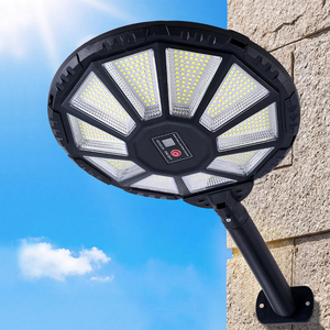 Luces Solares de Pared con Control Remoto Súper Brillantes de 500 W, Reflectores LED Solares Circulares Impermeables de 4000 mAh - Product Image 1