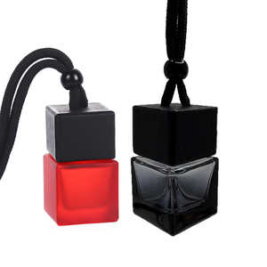 Diffuseur de parfum pour voiture en verre carré givré coloré de 8 ml avec bouchon en bois - Product Image 5