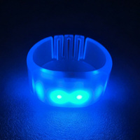 Bracelet LED RVB en silicone à changement de couleur, contrôlé par DMX, 4 pièces, à piles, pour Pâques, Nouvel An, Poisson d'avril - Vente en gros