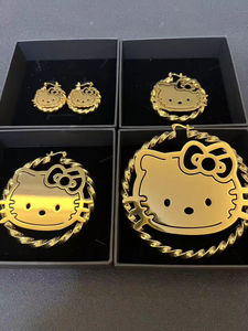 Boucles d'oreilles à tige torsadée en acier inoxydable avec personnage de dessin animé, lettres personnalisées, plaqué or 18 carats, tendance pour femmes et filles - Product Image 6