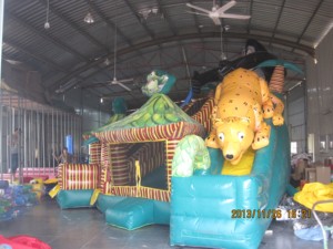 บ้านลมเป่าลมรูปกอริลลาพร้อมสไลเดอร์ ผลิตจาก PVC เป็นมิตรกับสิ่งแวดล้อม รับน้ำหนักได้ 500 กก. สำหรับเด็ก ใช้ในสวนสนุกในเมืองหรือเชิงพาณิชย์ - Product Image 5