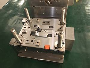 Moule d'injection en métal P20 du fabricant vietnamien pour le traitement de produits en plastique et en alliage d'aluminium - Product Image 4