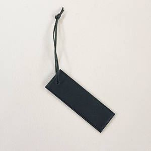 Etiquetas Colgantes Personalizadas con Logotipo en Relieve, Etiqueta de Cuero Genuino Negro PU con Cordón de Cuero para Bolsa - Product Image 3