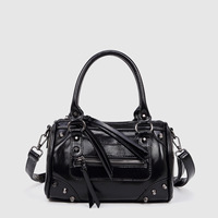 Mode européenne américaine sac à bandoulière pour femmes sac à main de moto de course clouté de grande capacité transfrontalière sac à bandoulière unique
