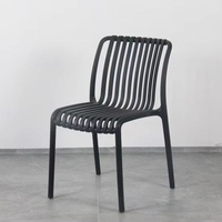 Chaises de salle à manger empilables en PP avec accoudoirs pour l'extérieur, la maison, le bureau et l'hôtel – Design moderne, stable et durable