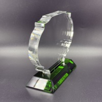 Fabricants en gros acceptant toute conception de trophées en cristal, cadeaux d'affaires, blocs de cristal, trophées en verre 3D