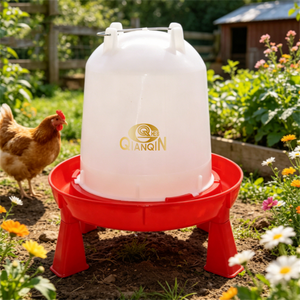 Abreuvoir stable à quatre pieds anti-déversement à gravité pour poulets <span class=keywords><strong>de</strong></span> chair, poules pondeuses et canards, destiné aux fermes et au marché africain - Product Image 1