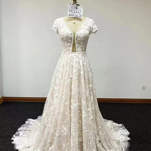 Abito <span class=keywords><strong>da</strong></span> Sposa con <span class=keywords><strong>Maniche</strong></span> a Cappuccio e Ricami 3D, Vestito <span class=keywords><strong>da</strong></span> Sposa con Fiori in Pizzo 3D per Cerimonie Nuziali - Product Image 1