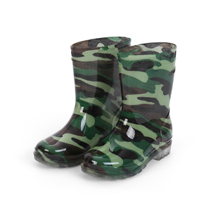Vente en gros <span class=keywords><strong>de</strong></span> bottes <span class=keywords><strong>de</strong></span> <span class=keywords><strong>pluie</strong></span> camouflage vertes en PVC pour garçons imperméables et antidérapantes pour l'hiver, l'été et l'automne - Product Image 1