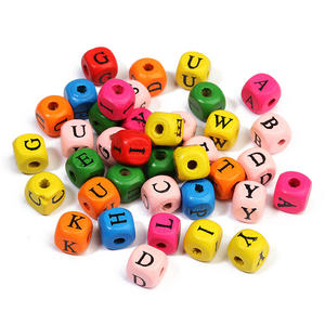 Venta al por mayor cuentas cuadradas <span class=keywords><strong>de</strong></span> <span class=keywords><strong>madera</strong></span> <span class=keywords><strong>de</strong></span> colores mezclados <span class=keywords><strong>letras</strong></span> cuentas <span class=keywords><strong>sueltas</strong></span> para accesorios <span class=keywords><strong>de</strong></span> joyería DIY - Product Image 3