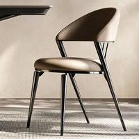 Chaise de salle à manger en cuir minimaliste moderne avec dossier incurvé, style italien de luxe pour cuisine et salon