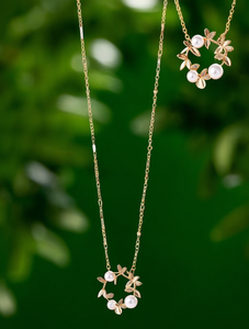 Collana con ciondolo in lega placcata oro con perla imitazione e design vegetale, stile minimalista per donna, da indossare tutti i giorni - Product Image 2