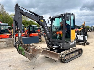 รถขุดขนาดเล็ก Volvo แท้ 100% รุ่น 2.5 ตัน มือสอง รถขุดตีนตะขาบ Volvo ECR25D สำหรับขาย - Product Image 5