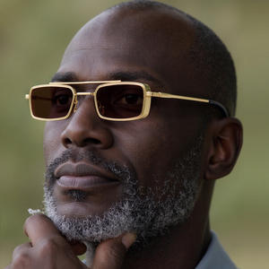 Lunettes de soleil carrées en métal KSL-98281 pour hommes, protection UV400, monture noire, verres PC, lunettes de soleil haut de gamme - Product Image 4