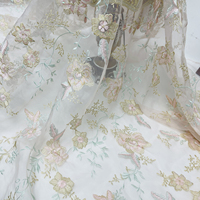Tissu en maille tissée fleuri brodé à la perfection, best-seller (100% polyester) pour robes de mariée, tenues de mariée et vêtements pour filles