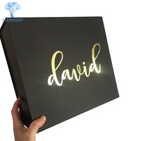 Boîte cadeau pliable en carton noir de luxe avec logo personnalisé, aimantée et avec ruban