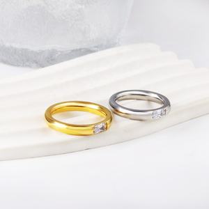 Bague de mariage en acier inoxydable plaqué or 18 carats avec zircon cubique, étanche, pour femme, vente en gros, style mode et tendance - Product Image 1