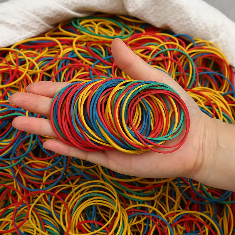 Bandes de caoutchouc naturelles colorées de vente chaude élastiques forts de fantaisie pour emballer des fournitures de bureau à domicile d'école