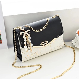 <span class=keywords><strong>Sac</strong></span> <span class=keywords><strong>à</strong></span> bandoulière élégant pour femme en cuir PU brillant avec chaîne, petit <span class=keywords><strong>sac</strong></span> <span class=keywords><strong>à</strong></span> rabat carré avec pendentif perle, <span class=keywords><strong>sac</strong></span> <span class=keywords><strong>à</strong></span> <span class=keywords><strong>main</strong></span> décontracté pour voyage - Product Image 5
