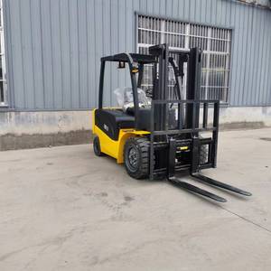 WELIFTRICH 48V Electric Forklift 4.0 Ton Lithium-Ion Battery with Three-Stage Mast Solid Tires Electric Side Shifter for Sale - Product Image 6