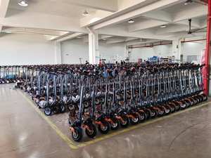 سكوتر كهربائي قابل للطي ومقاوم للماء للشحن المباشر (دروب شيبينج) للبيع، بسرعة 40-45 كم/ساعة لمسافة طويلة، بطارية 13 أمبير/ساعة، محرك 500 وات و800 وات، عجلات 10 بوصة، مناسب للبالغين من الجنسين مع إضاءة LED - Product Image 6