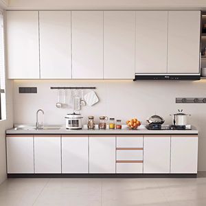 <span class=keywords><strong>Cuisine</strong></span> blanche sans poignées avec garniture en cuivre, hotte <span class=keywords><strong>Miele</strong></span>, cuisinière à gaz, étagère LED sous armoire en bois foncé, <span class=keywords><strong>cuisine</strong></span> en contreplaqué RTA sur mesure - Product Image 1