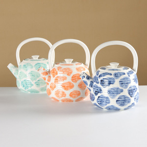 กาน้ำชาเซรามิกเพ้นท์ลายดอกไม้พร้อมฝาและหูจับสำหรับชงชา - Product Image 1