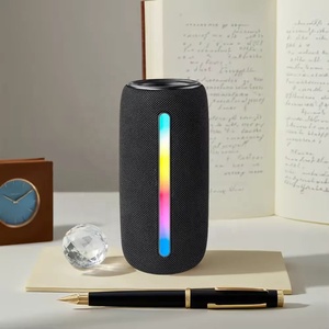 Leicht gewicht für Bluetooth-Lautsprecher RGB LED-Licht Wasserdichter Bass FM-Anruf funktionen TWS Kompatibel für Indoor Outdoor Party - Product Image 6