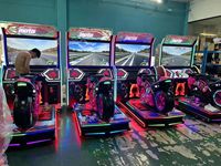 Machine d'arcade à monnayeur, simulateur de course automobile dynamique 50 pouces, 2 joueurs connectés, machine de divertissement pour centre de jeux en gros